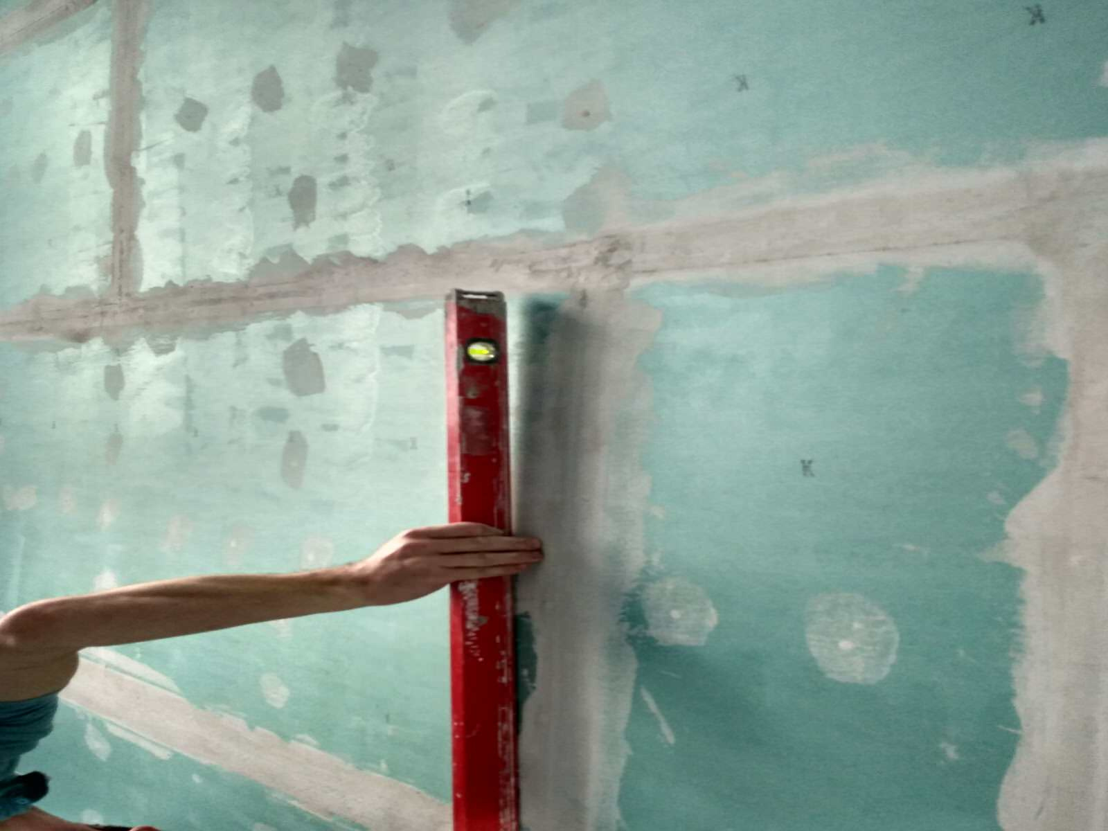 Выравнивание и Отделка Потолка