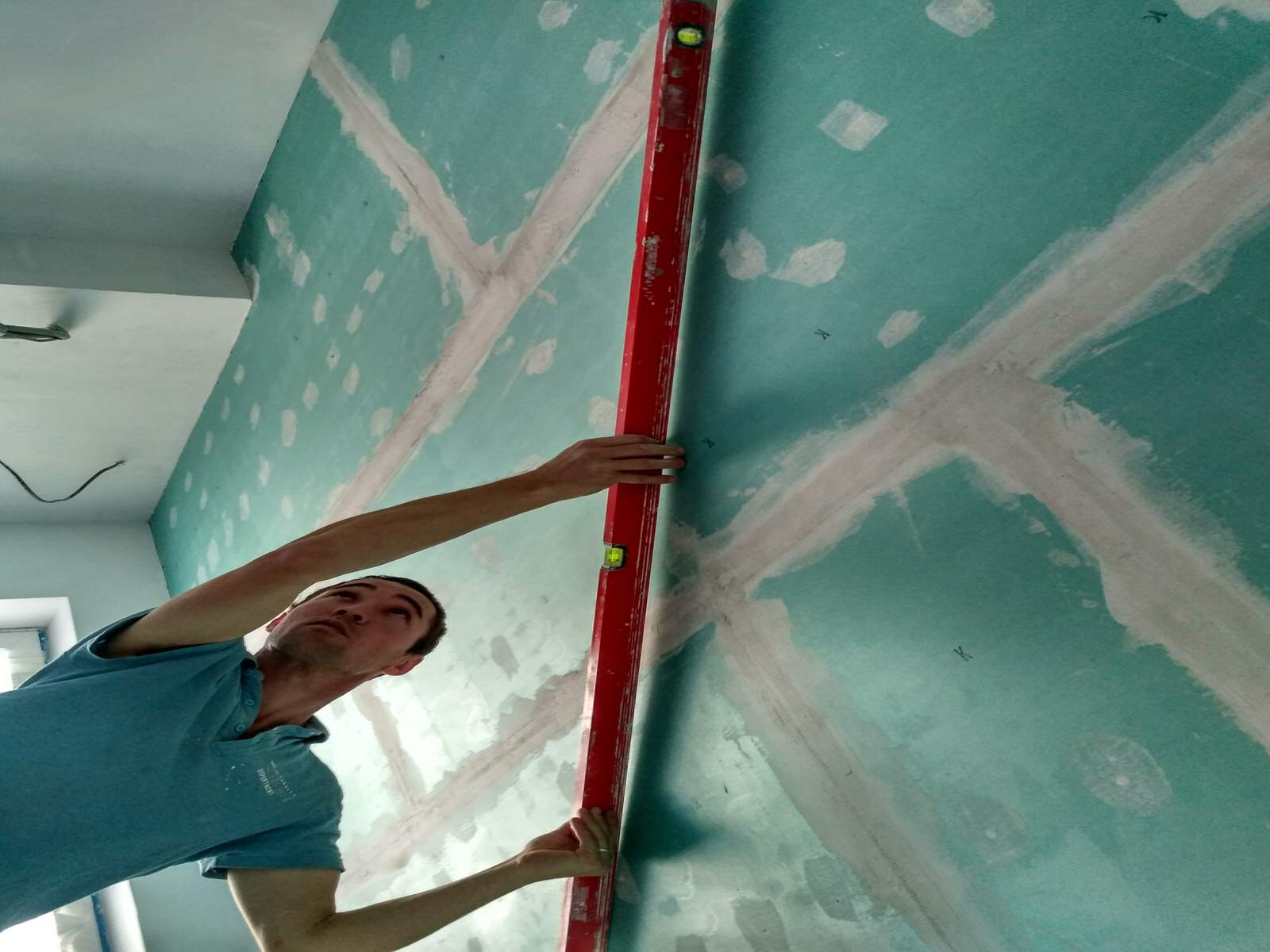 Выравнивание и Отделка Потолка