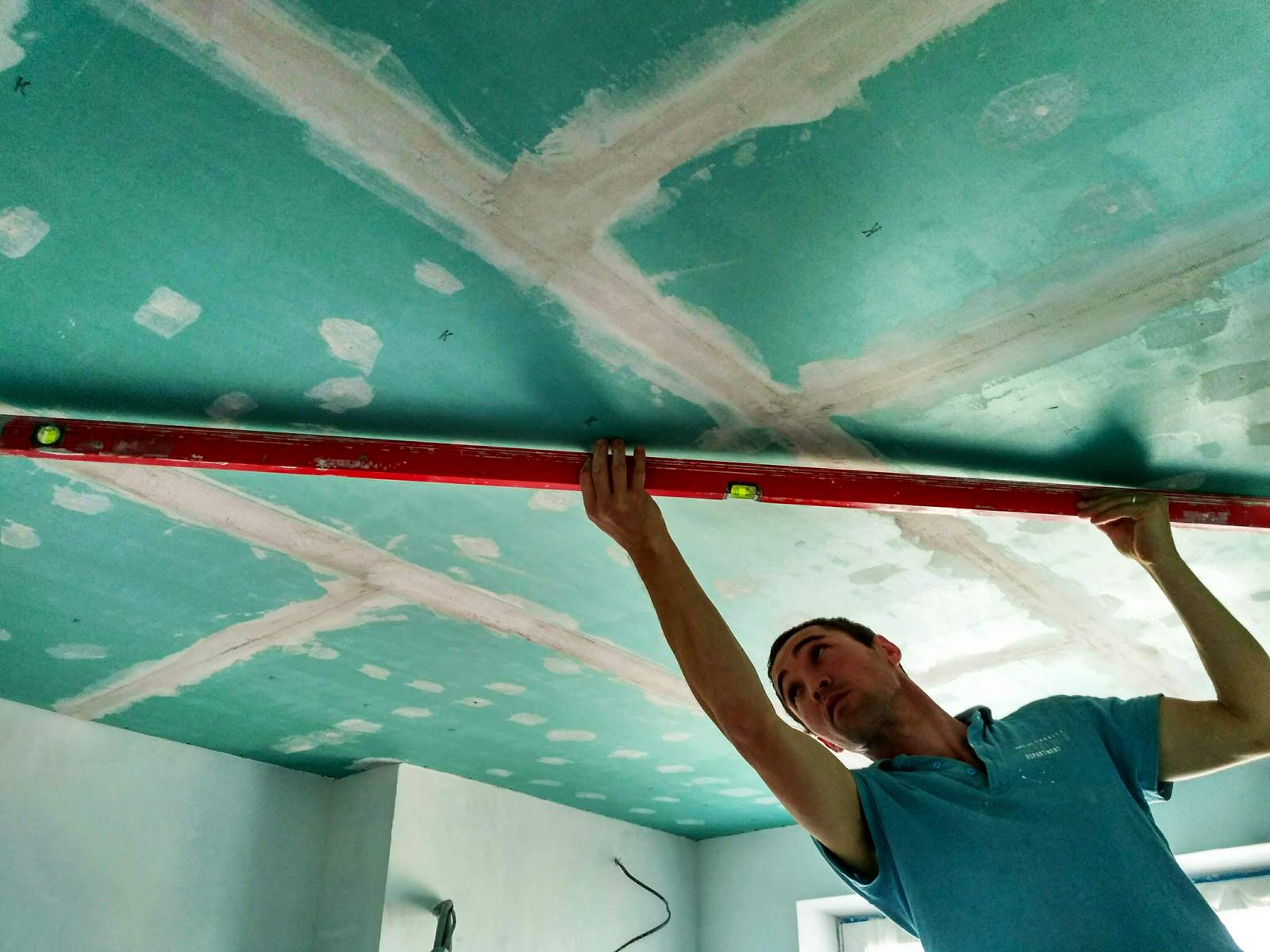 Выравнивание и Отделка Потолка