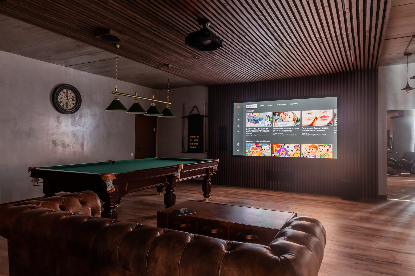 Гостевой домик с домашним кинотеатром в стиле лофт.