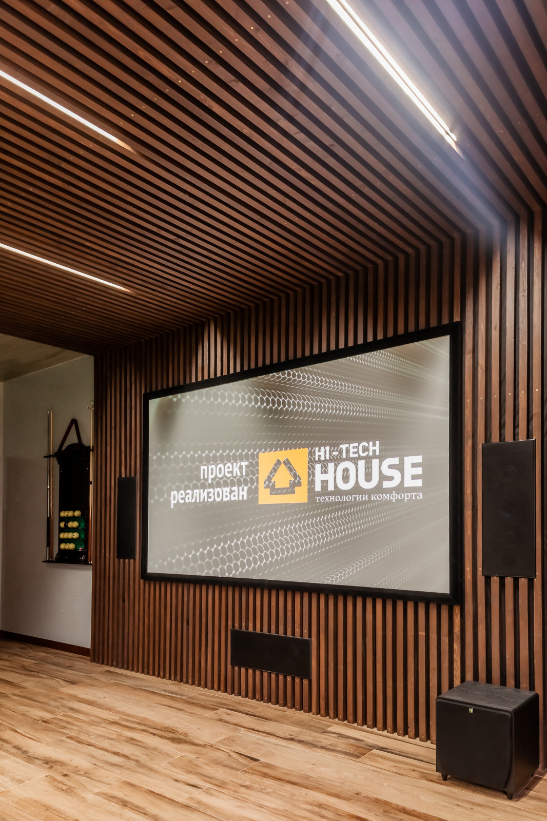 Гостевой домик с домашним кинотеатром в стиле лофт.