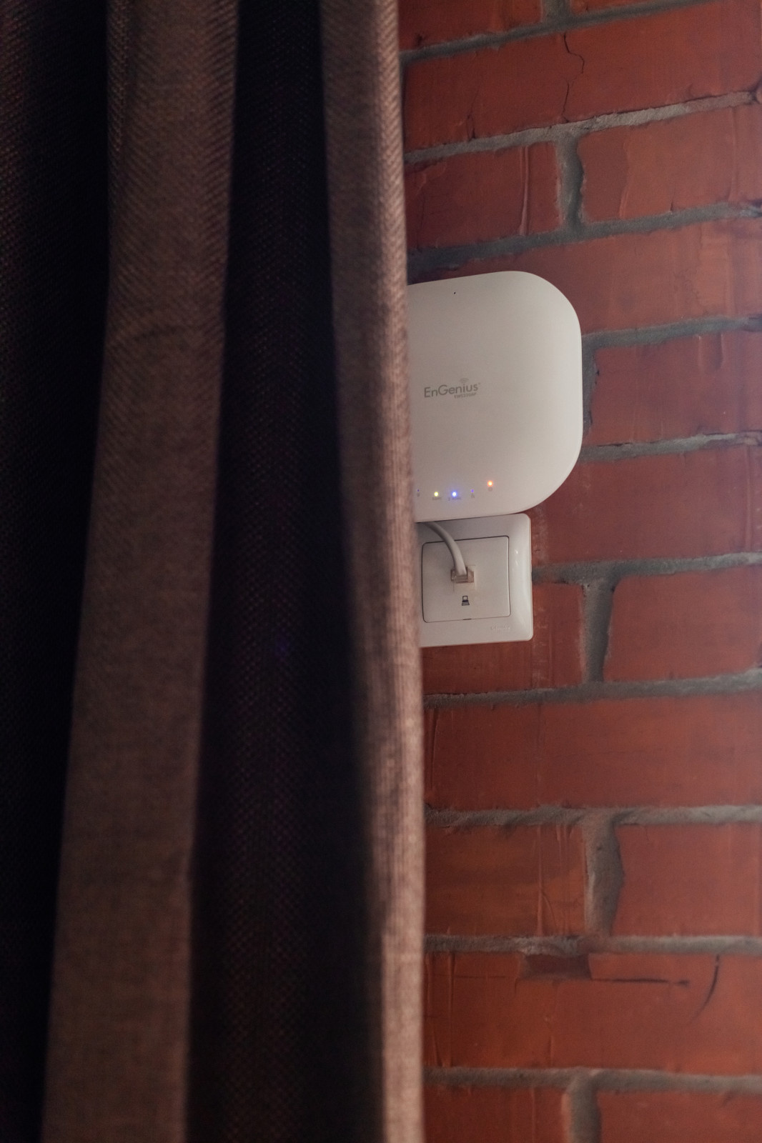 Гостевой домик с домашним кинотеатром в стиле лофт.