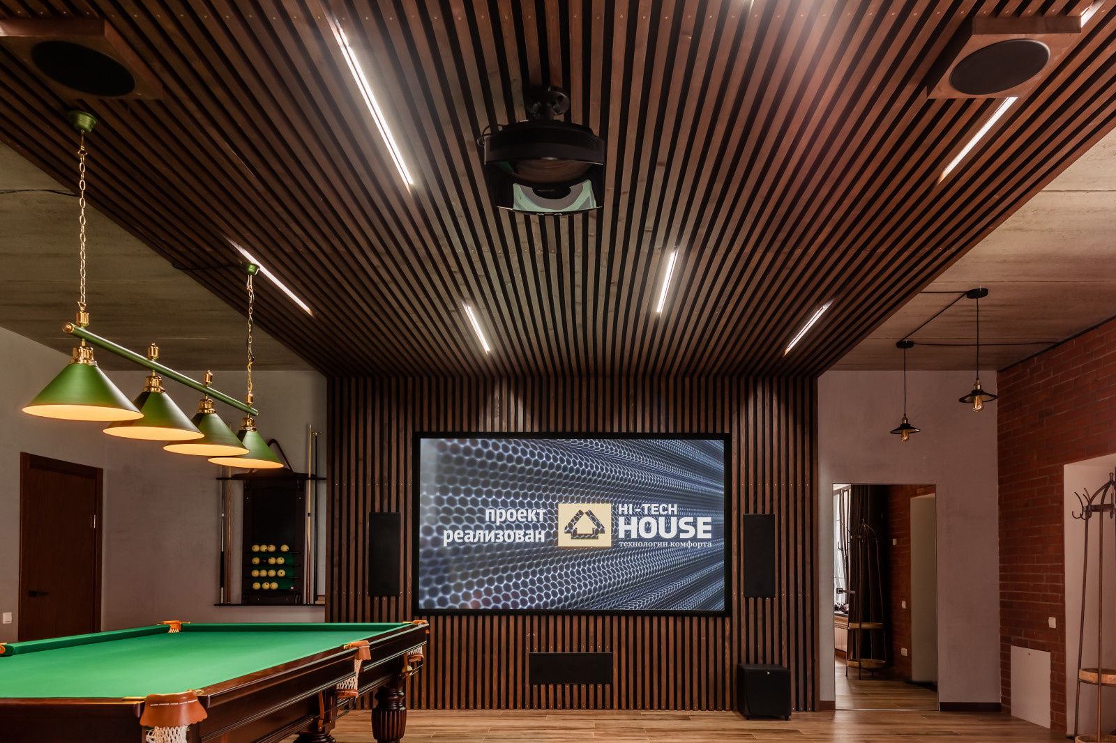 Гостевой домик с домашним кинотеатром в стиле лофт.