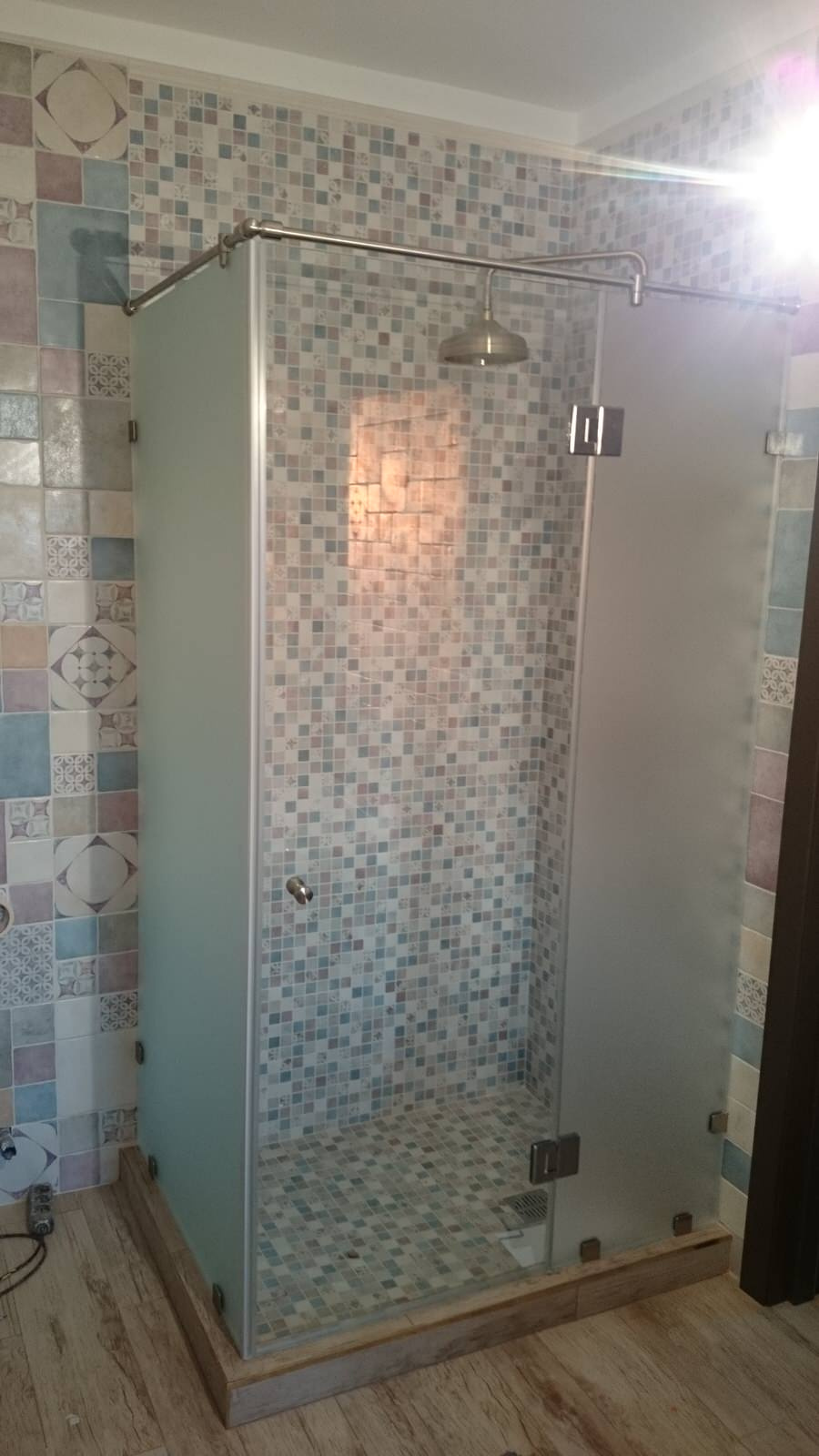 Душевые ограждения угловые