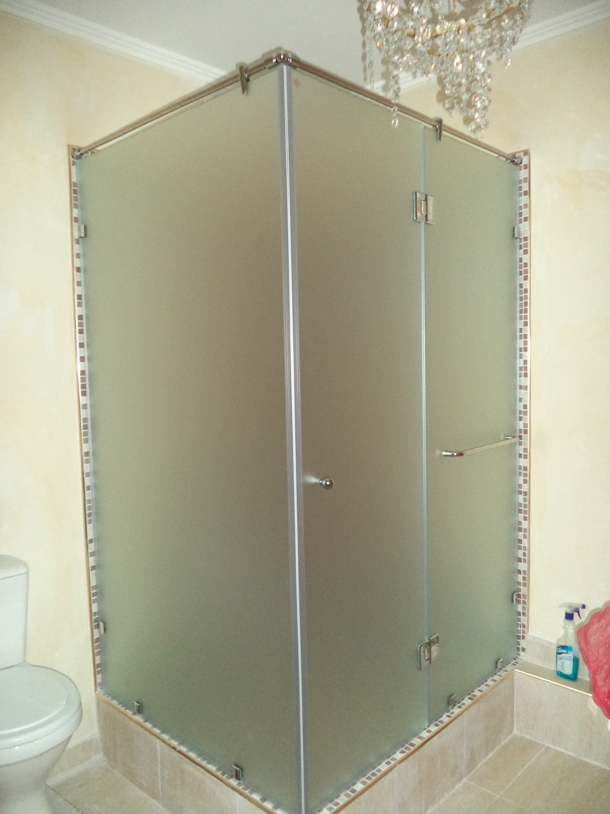 Душевые ограждения угловые