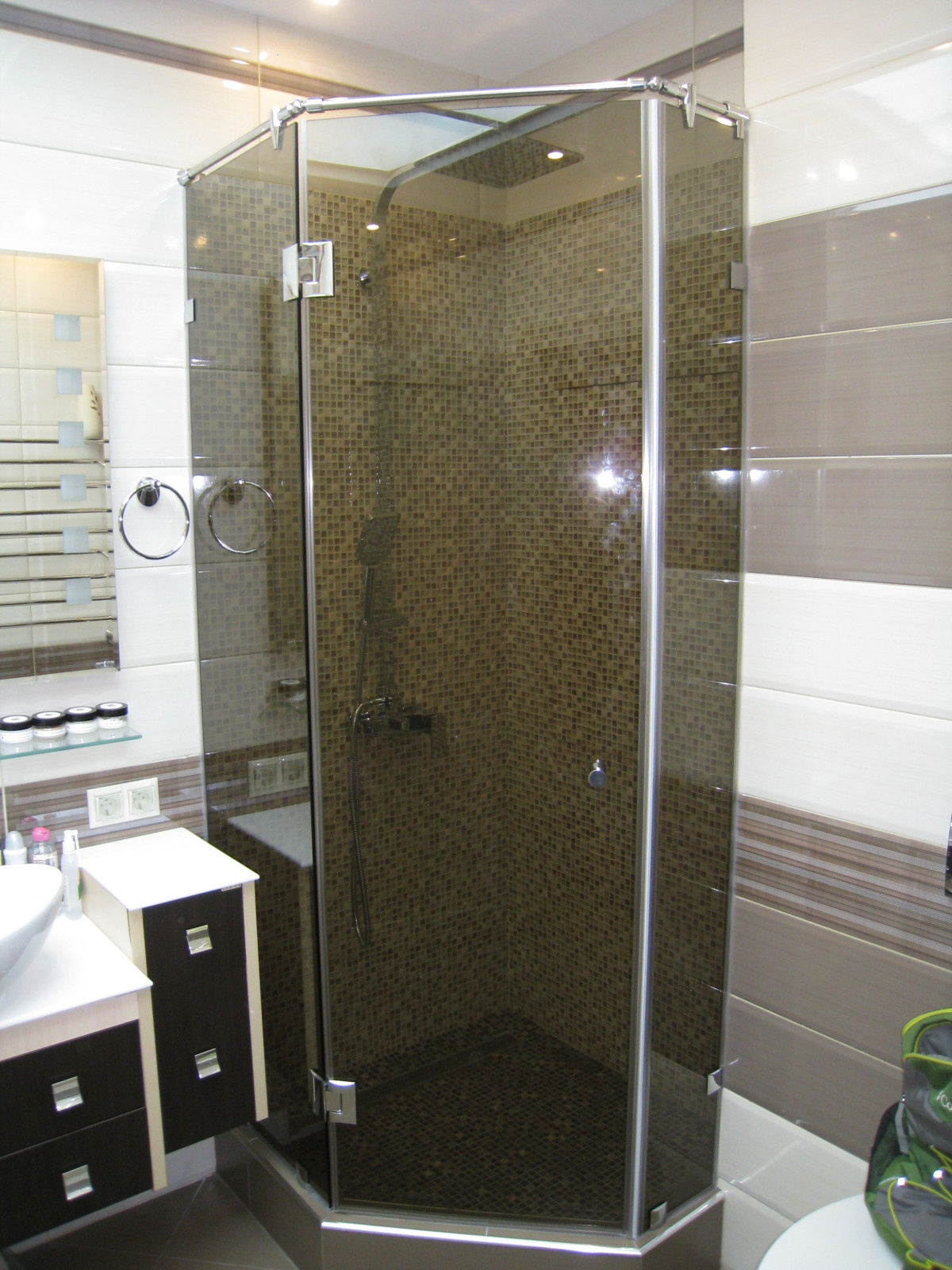 Душевые ограждения угловые