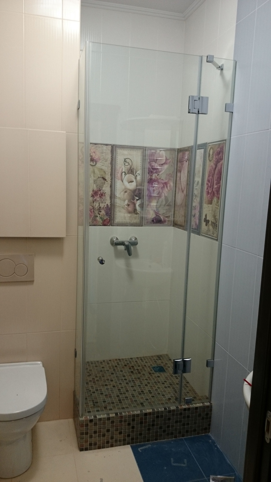 Душевые ограждения угловые