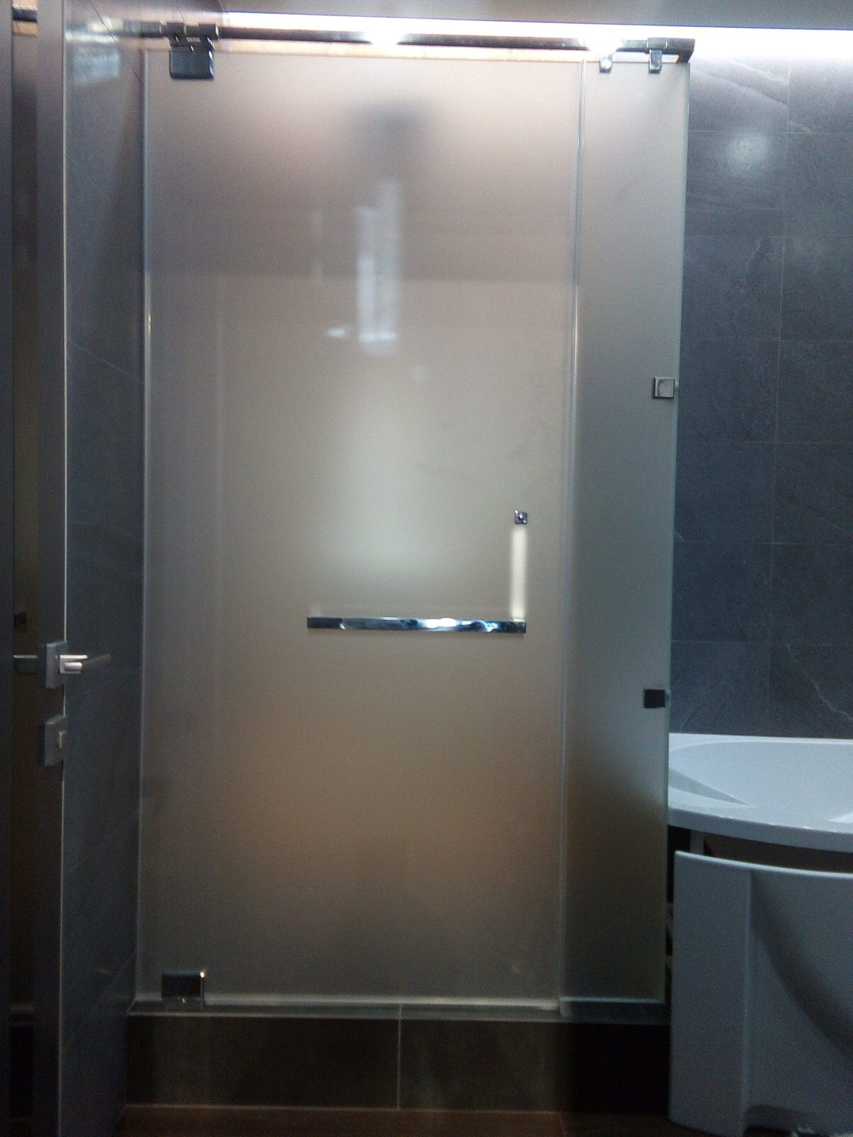 Обложка проекта: Стеклянная душевая с матовым стеклом