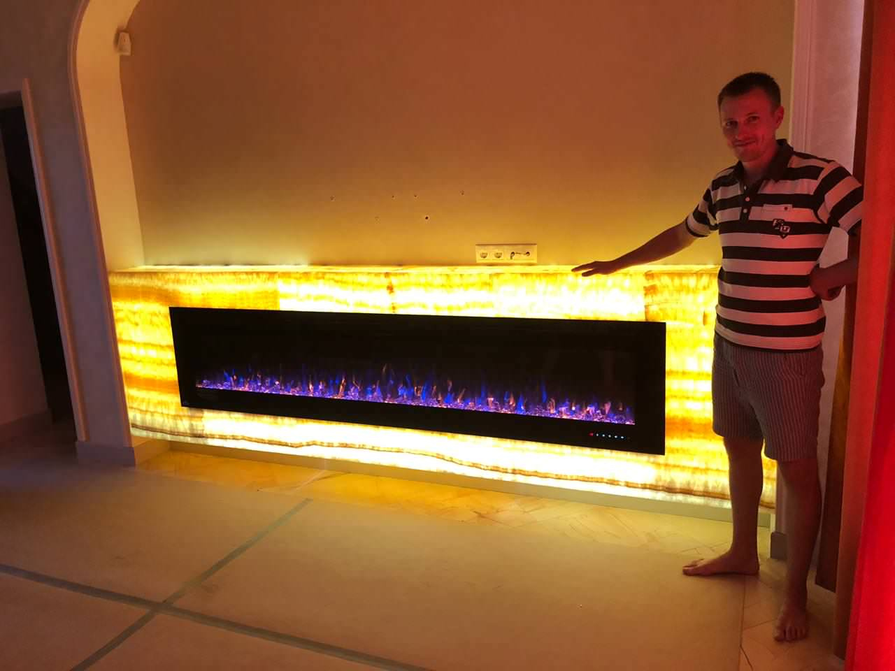 Обложка проекта: Электрокамин в портале из оникса