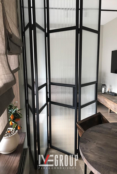 Перегородка с дверями "Гармошка" в ЖК Life