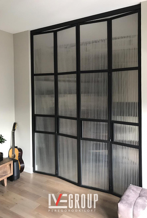 Перегородка с дверями "Гармошка" в ЖК Life