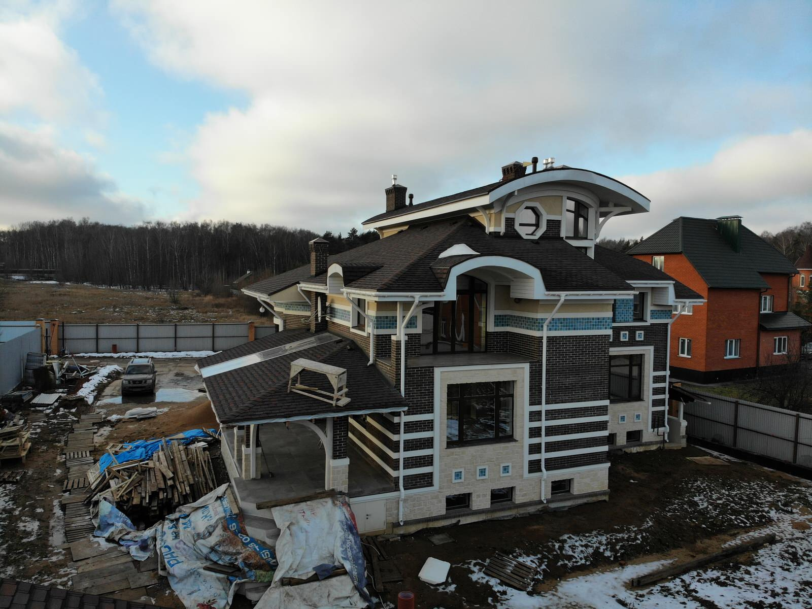 Обложка проекта: Красивый дом из тёплой керамики, облицовочный кирпич, штукатурка, карнизы ППС