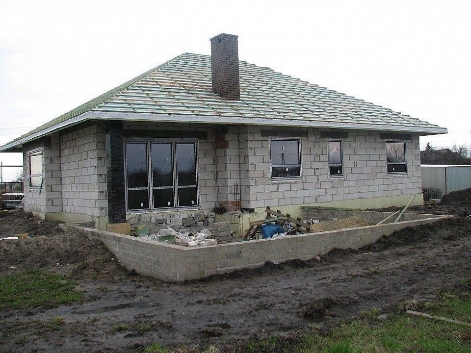 Одноэтажный дoм с гаражом, и возможностью обустройствa мансарды