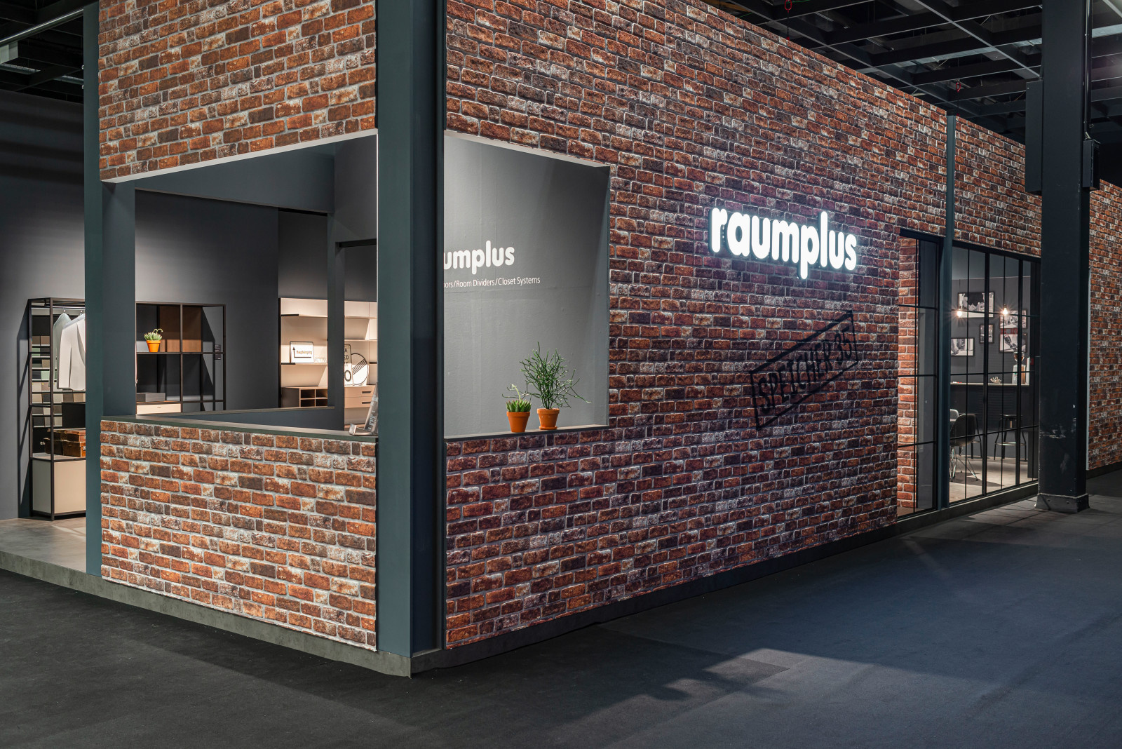 raumplus на выставке IMM Cologne 2020