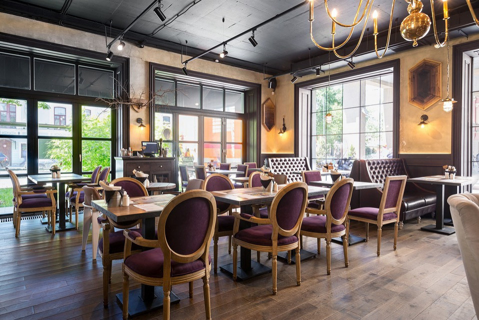 Окна, двери, гармошки и раздвижки в ресторан Bruxelles