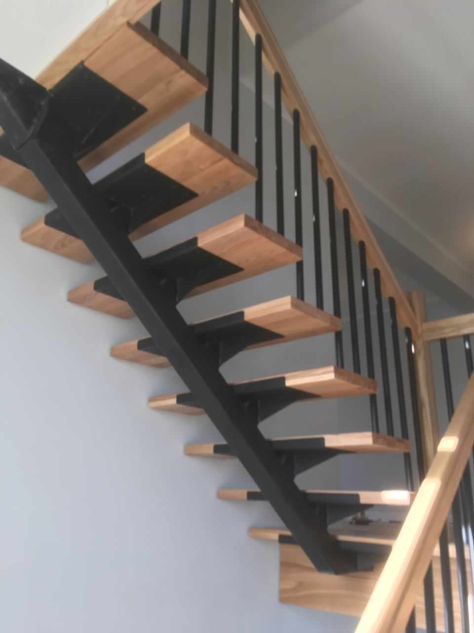 Лестница на монокосоуре с двумя площадками