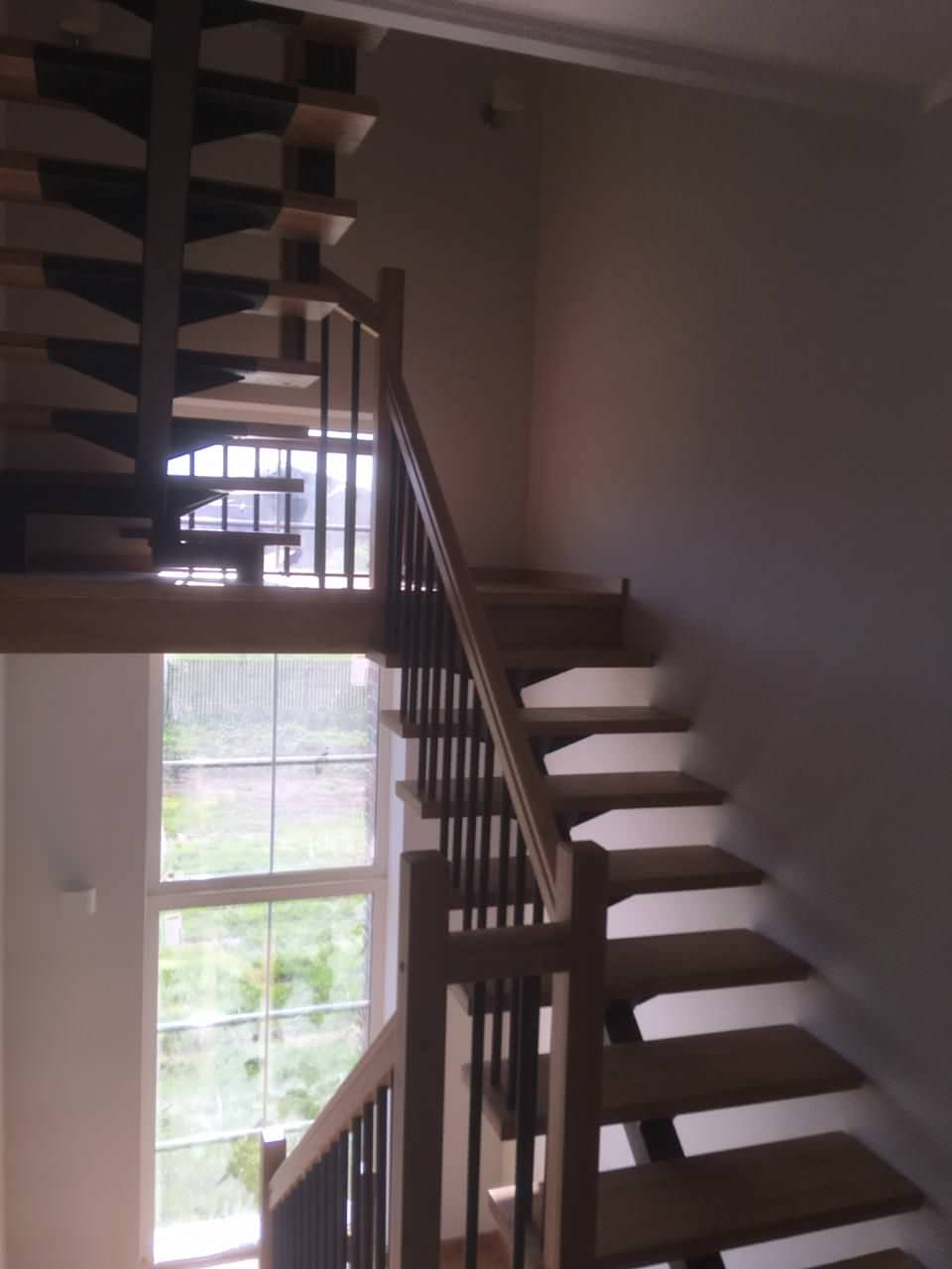 Лестница на монокосоуре с двумя площадками