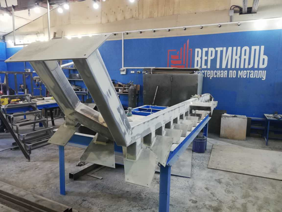 Лестница на монокосоуре с забежными ступенями