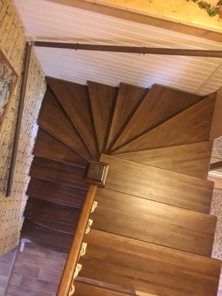 Лестница на монокосоуре с забежными ступенями