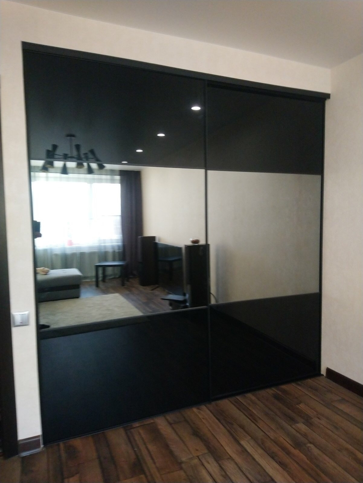 Обложка проекта: Двери-купе в профиле SLIM "Эффект узкой рамки"