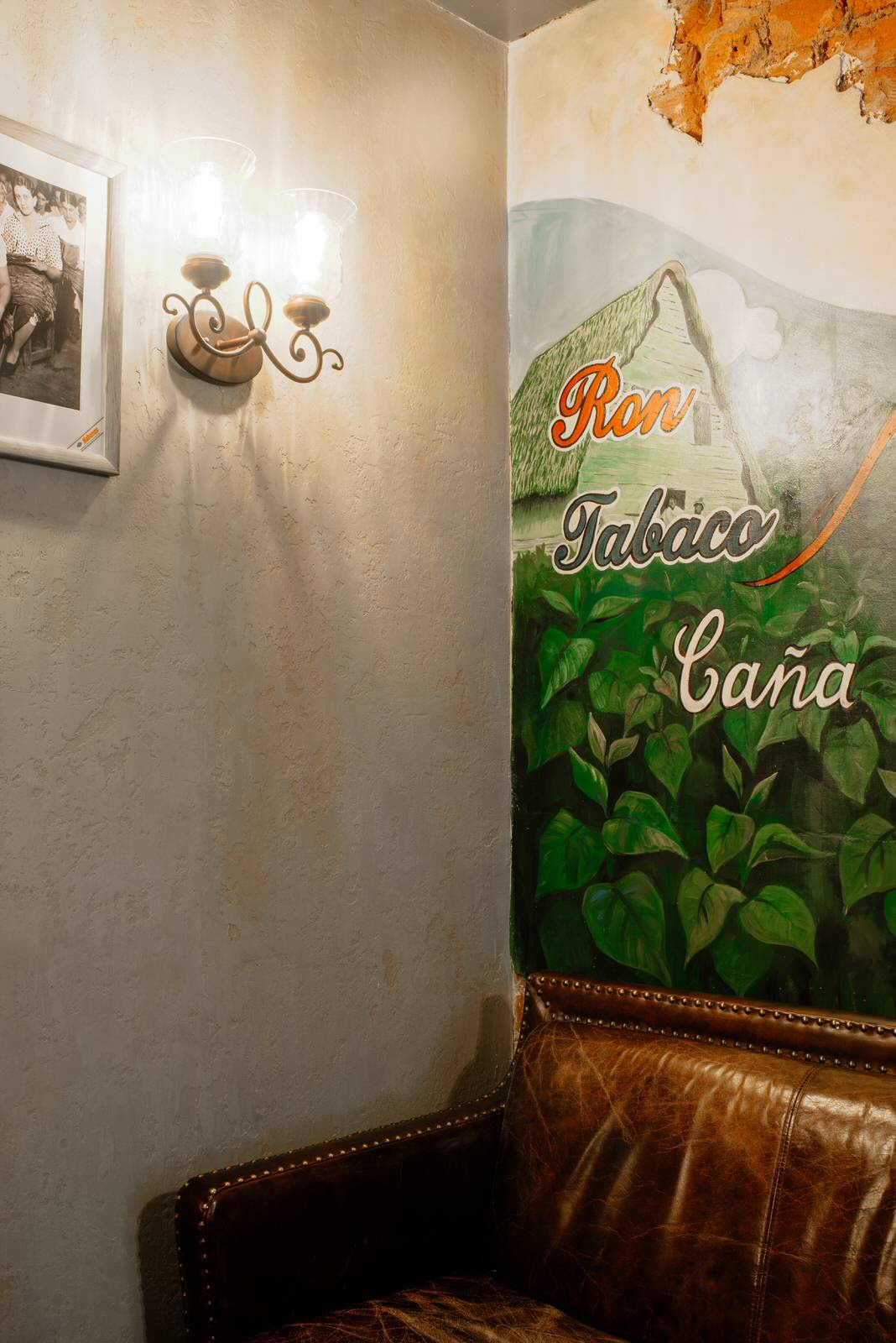 Cafe-cigar lounge "Cuba" on Kuznechny Lane