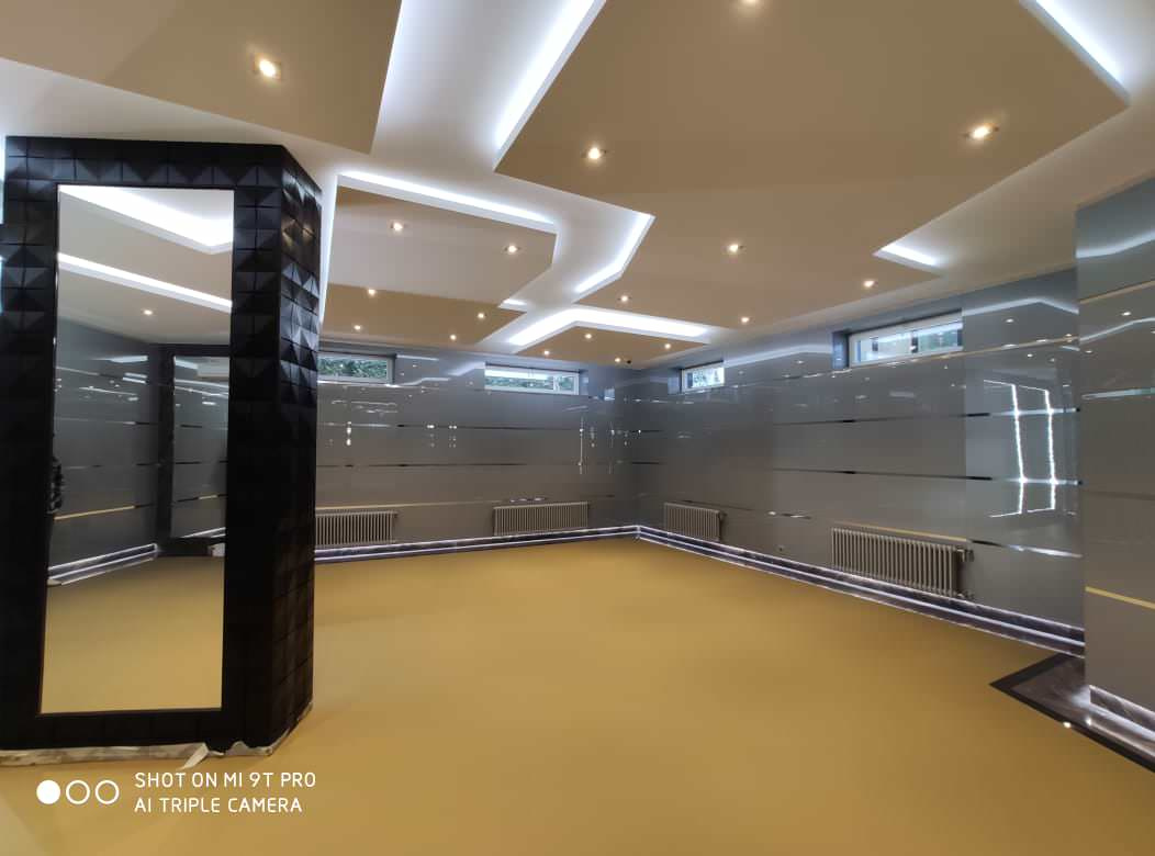 Стеновая панеляция зоны бассейна и спортзала в частном доме