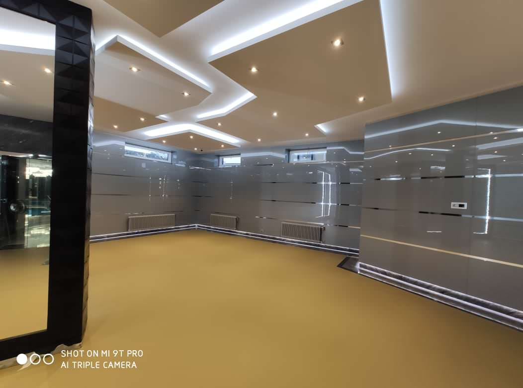 Стеновая панеляция зоны бассейна и спортзала в частном доме