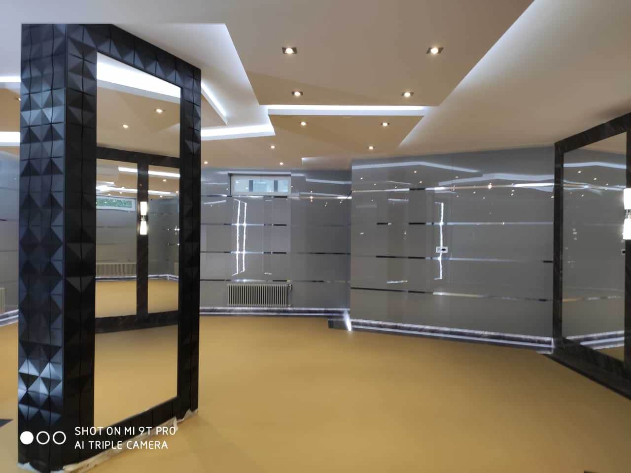 Стеновая панеляция зоны бассейна и спортзала в частном доме