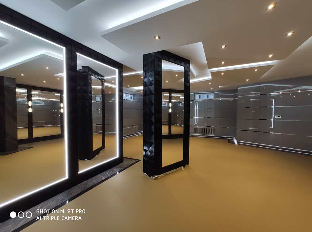 Стеновая панеляция зоны бассейна и спортзала в частном доме