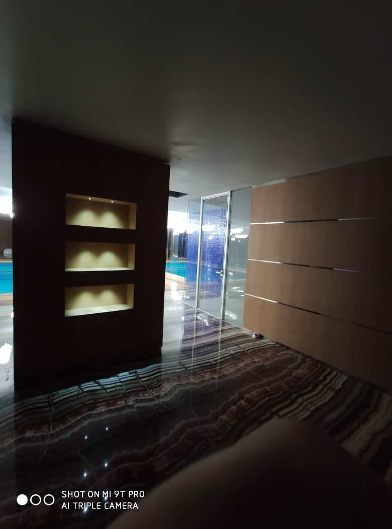 Стеновая панеляция зоны бассейна и спортзала в частном доме