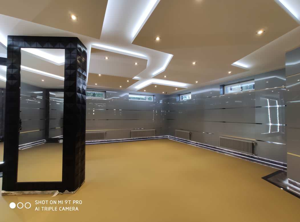 Стеновая панеляция зоны бассейна и спортзала в частном доме