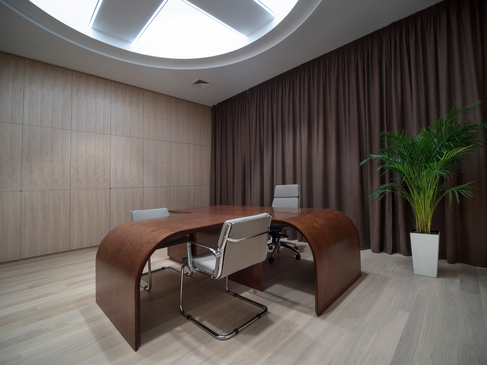 Комплексное оформление мебелью офиса компании РЕМИТ