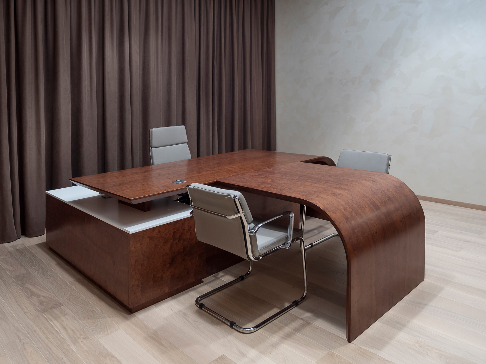 Комплексное оформление мебелью офиса компании РЕМИТ