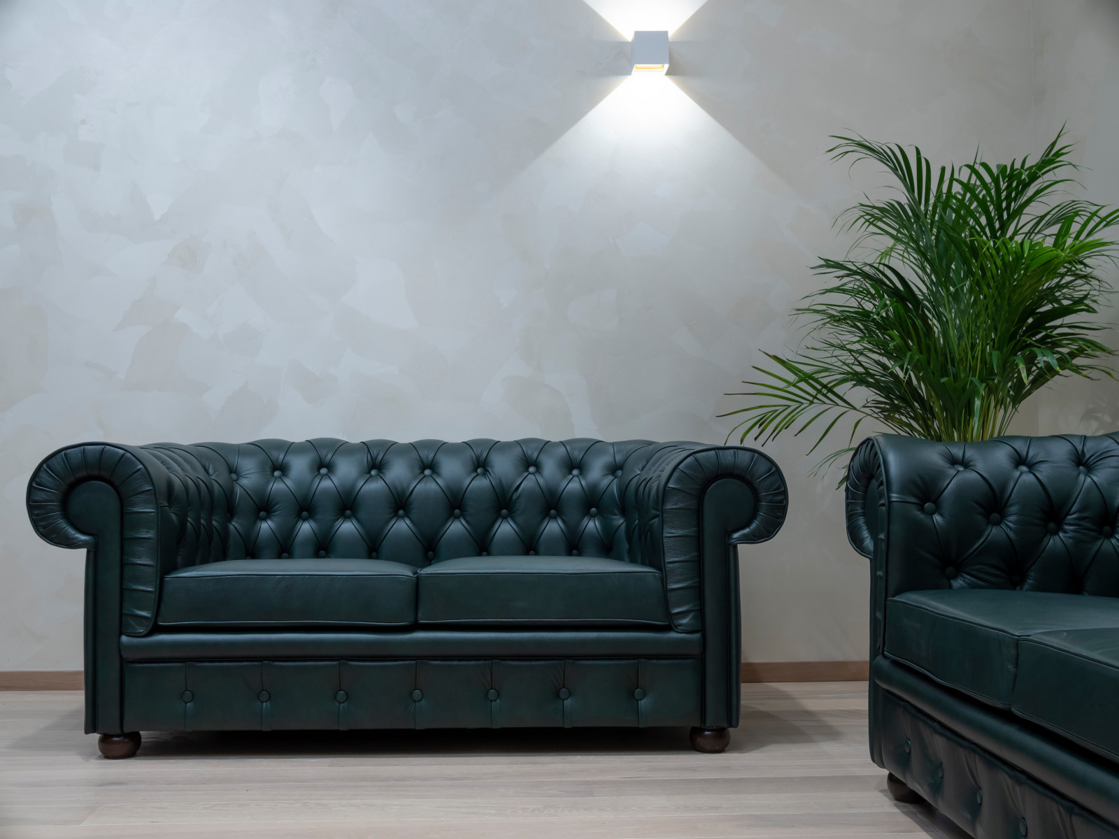 Комплексное оформление мебелью офиса компании РЕМИТ