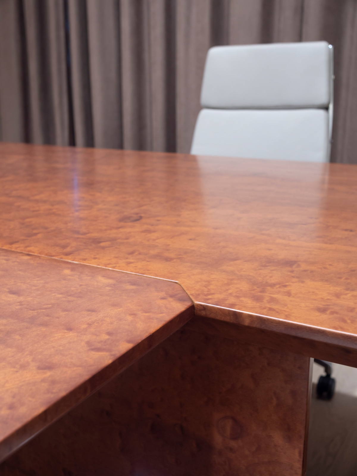 Комплексное оформление мебелью офиса компании РЕМИТ