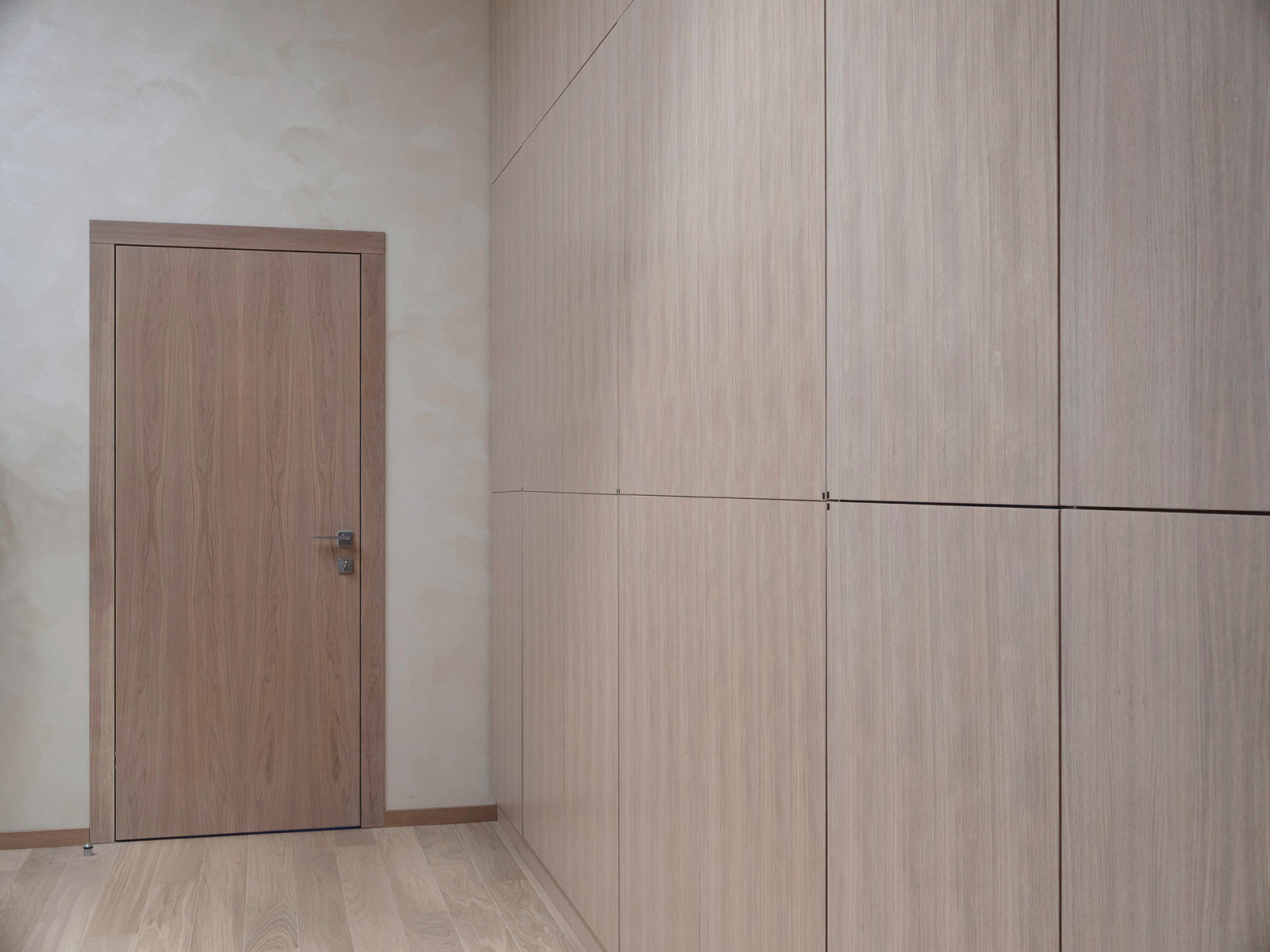 Комплексное оформление мебелью офиса компании РЕМИТ