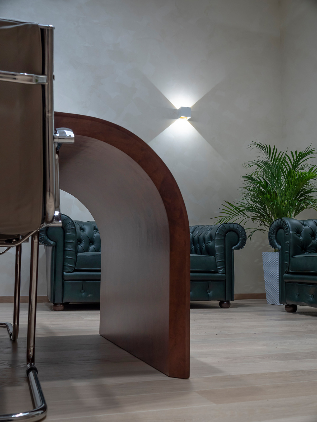 Комплексное оформление мебелью офиса компании РЕМИТ