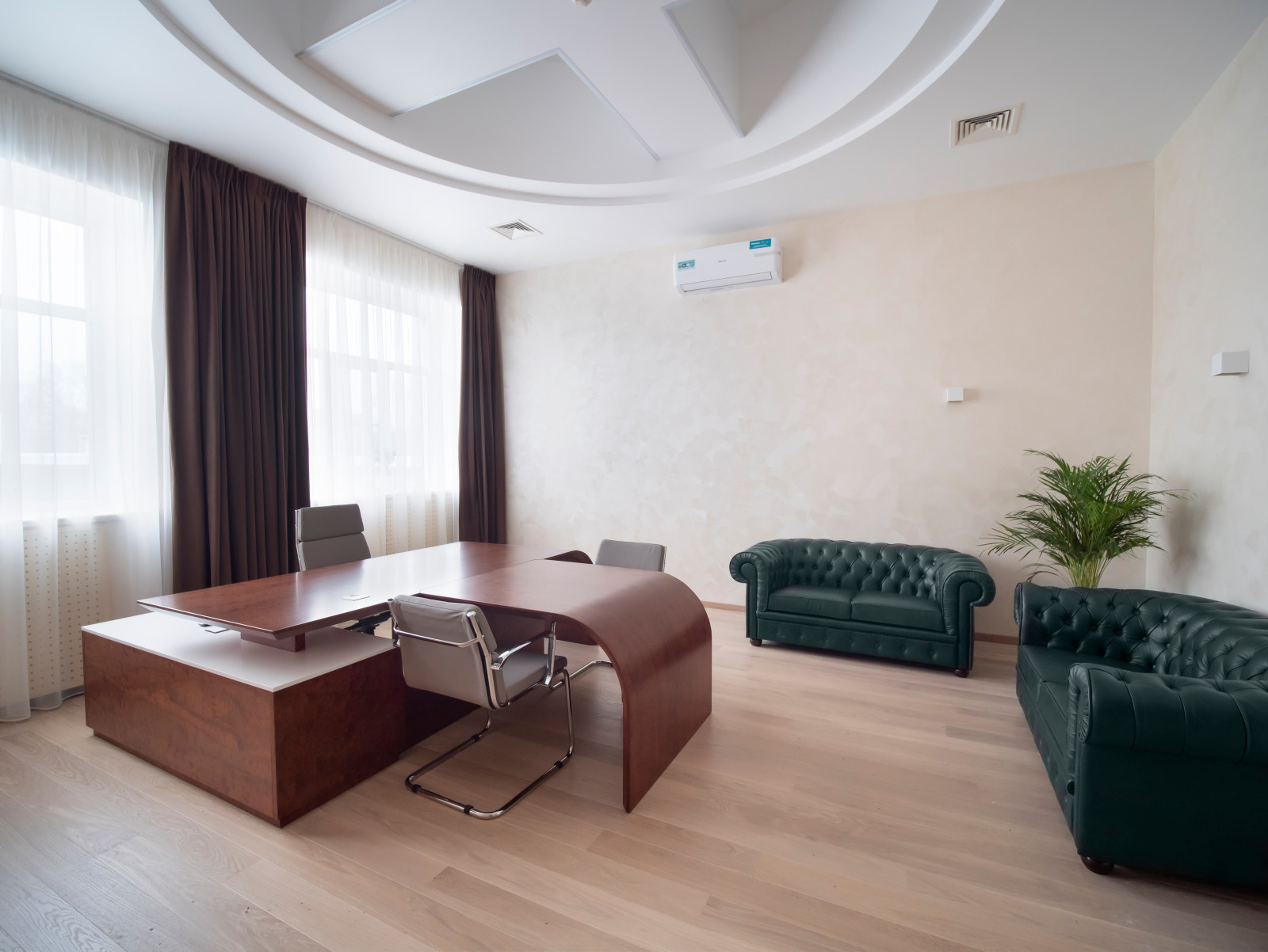 Комплексное оформление мебелью офиса компании РЕМИТ