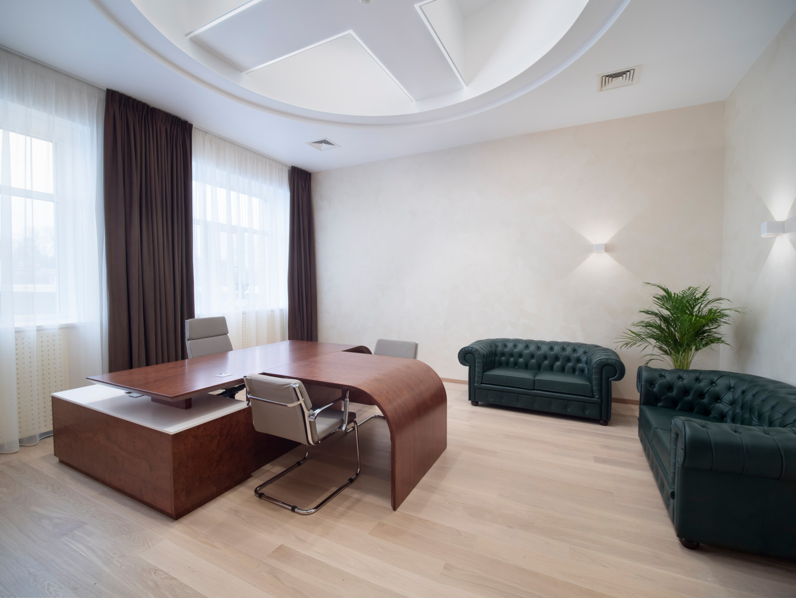 Комплексное оформление мебелью офиса компании РЕМИТ