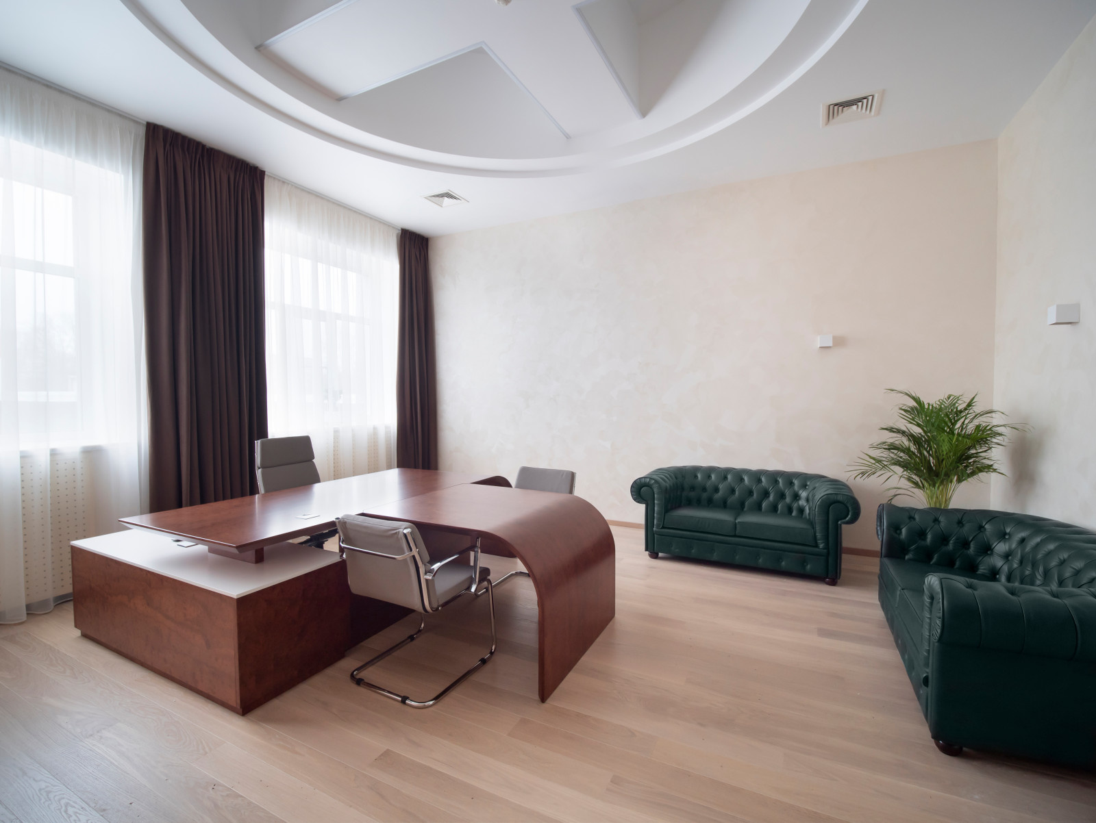 Комплексное оформление мебелью офиса компании РЕМИТ