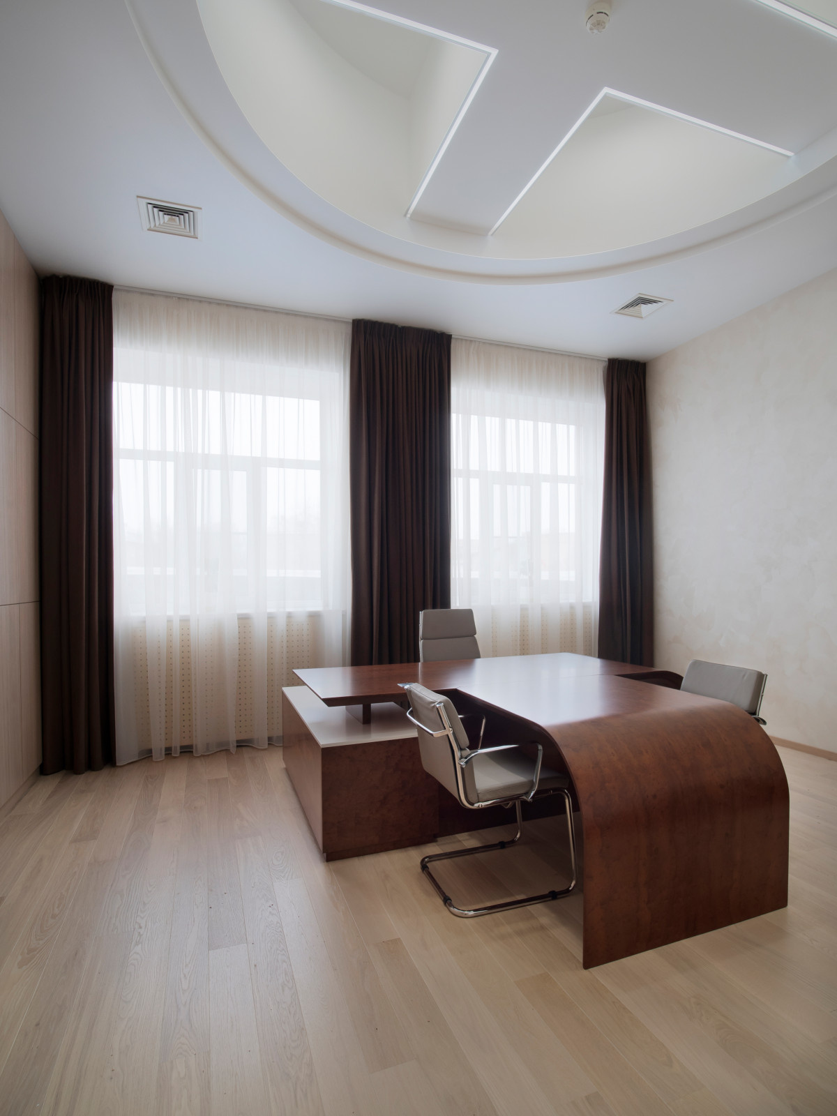 Комплексное оформление мебелью офиса компании РЕМИТ