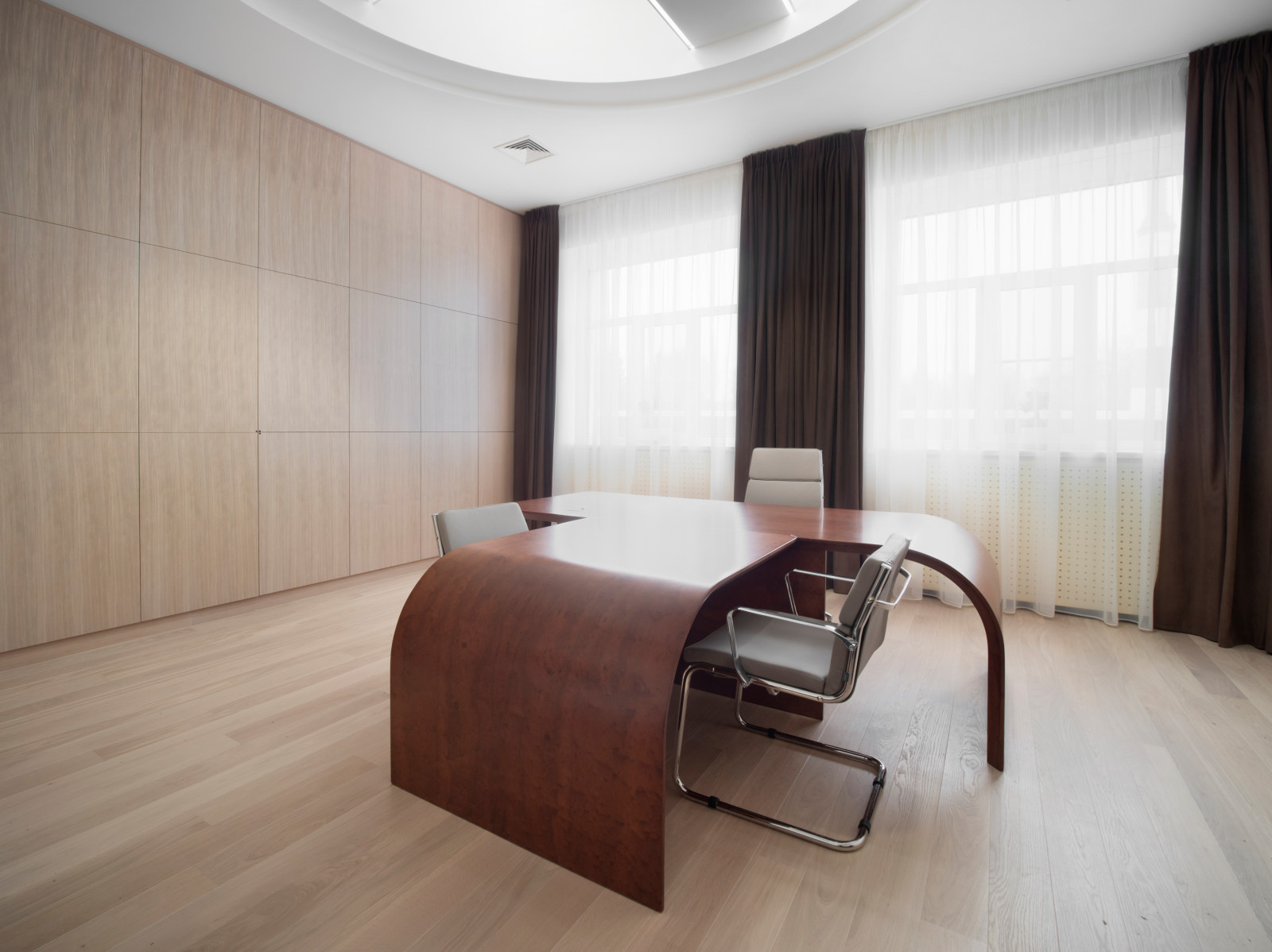 Комплексное оформление мебелью офиса компании РЕМИТ