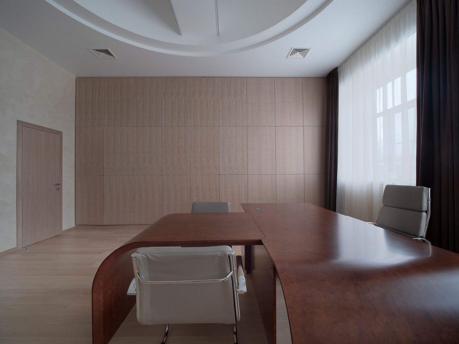 Комплексное оформление мебелью офиса компании РЕМИТ