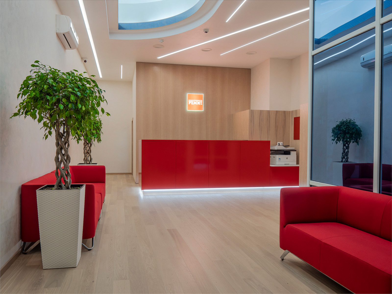 Комплексное оформление мебелью офиса компании РЕМИТ