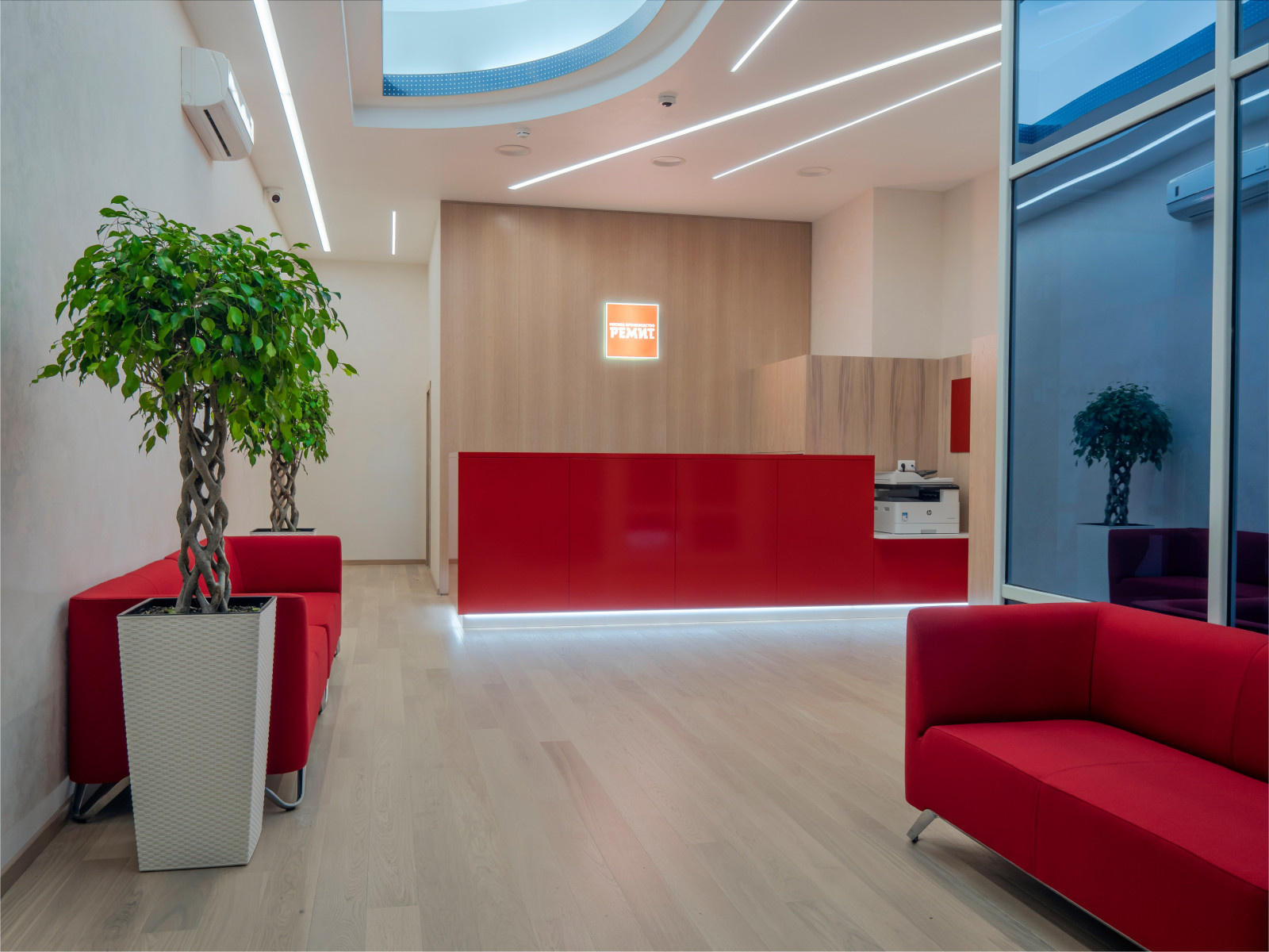 Комплексное оформление мебелью офиса компании РЕМИТ