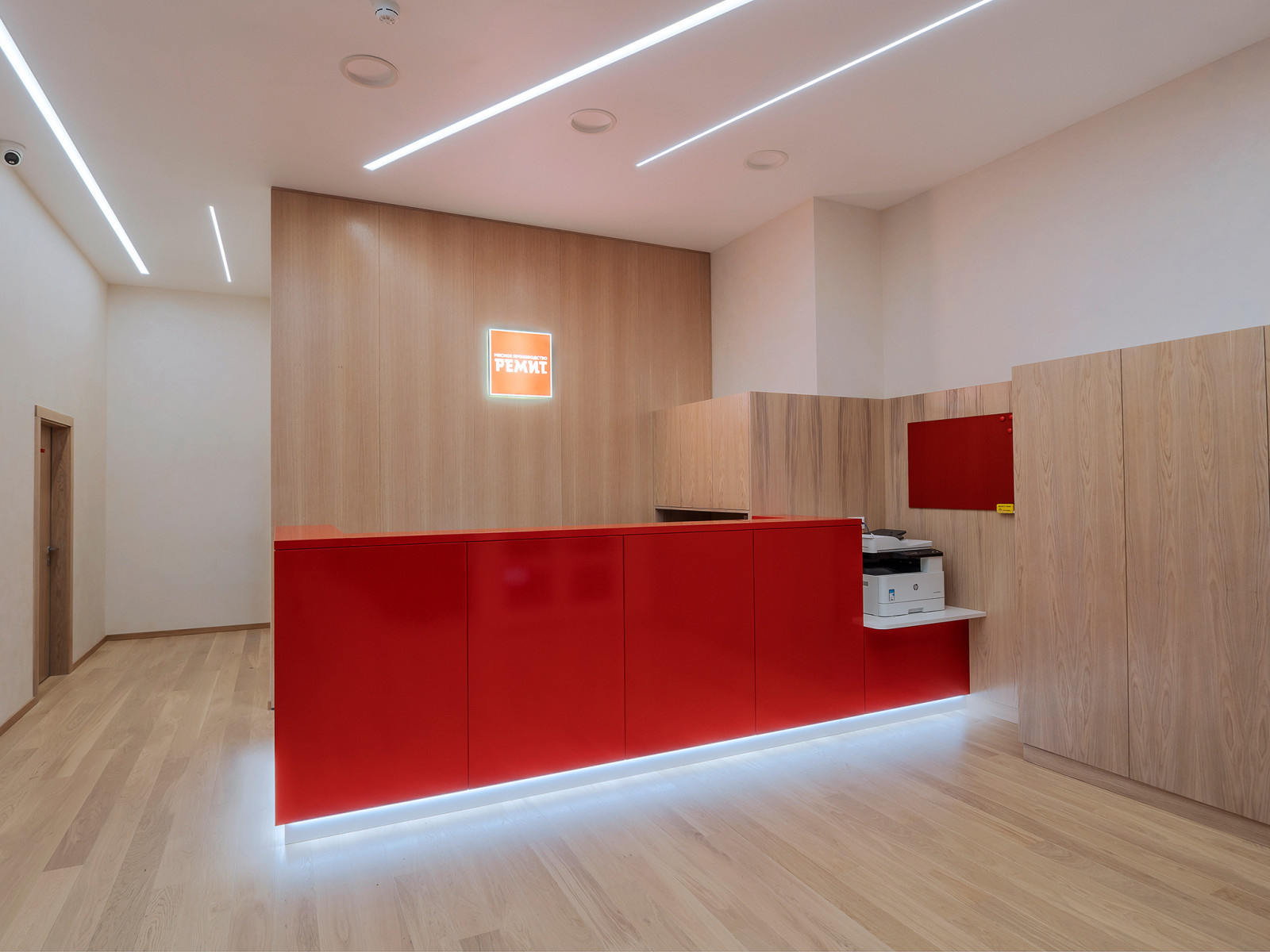 Комплексное оформление мебелью офиса компании РЕМИТ