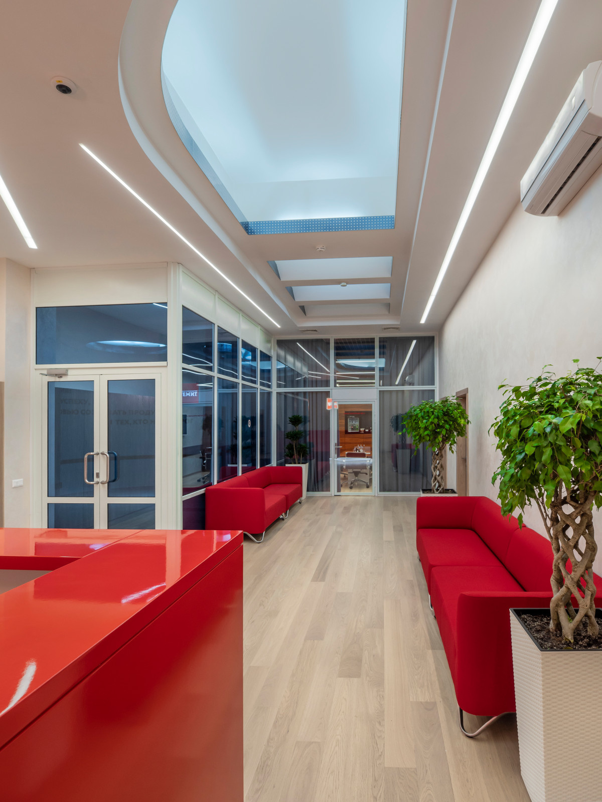 Комплексное оформление мебелью офиса компании РЕМИТ