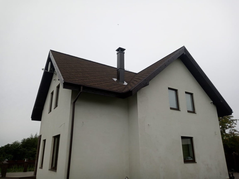 Камин с угловой топкой и минималистичным дизайном