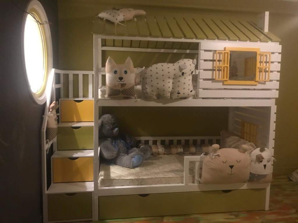 Детская двухъярусная кровать-домик "Конфетти" от фабрики "RuLes".