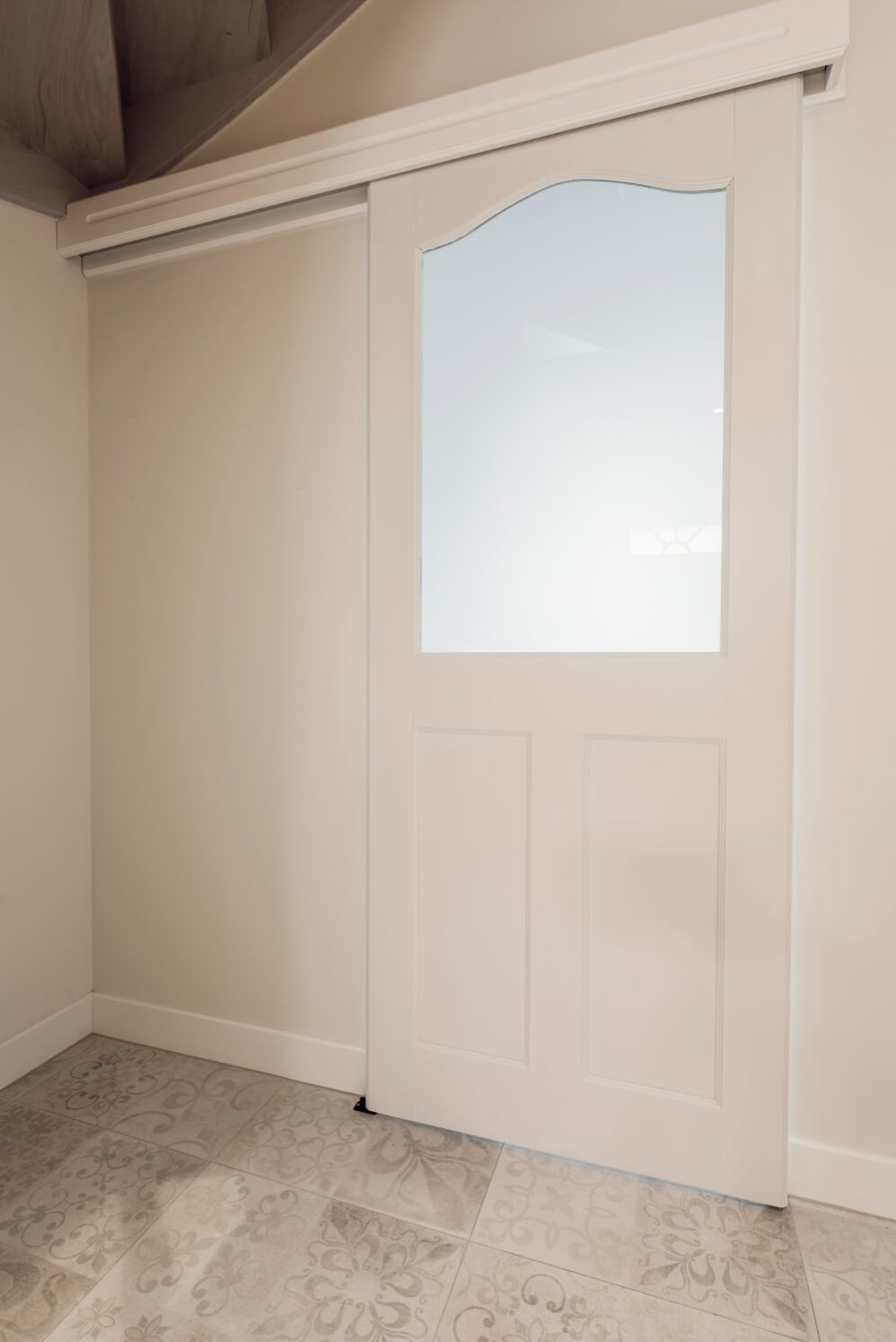 межкомнатные двери в белом цвете